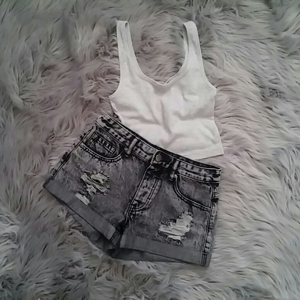 Forever21 distress denim shorts